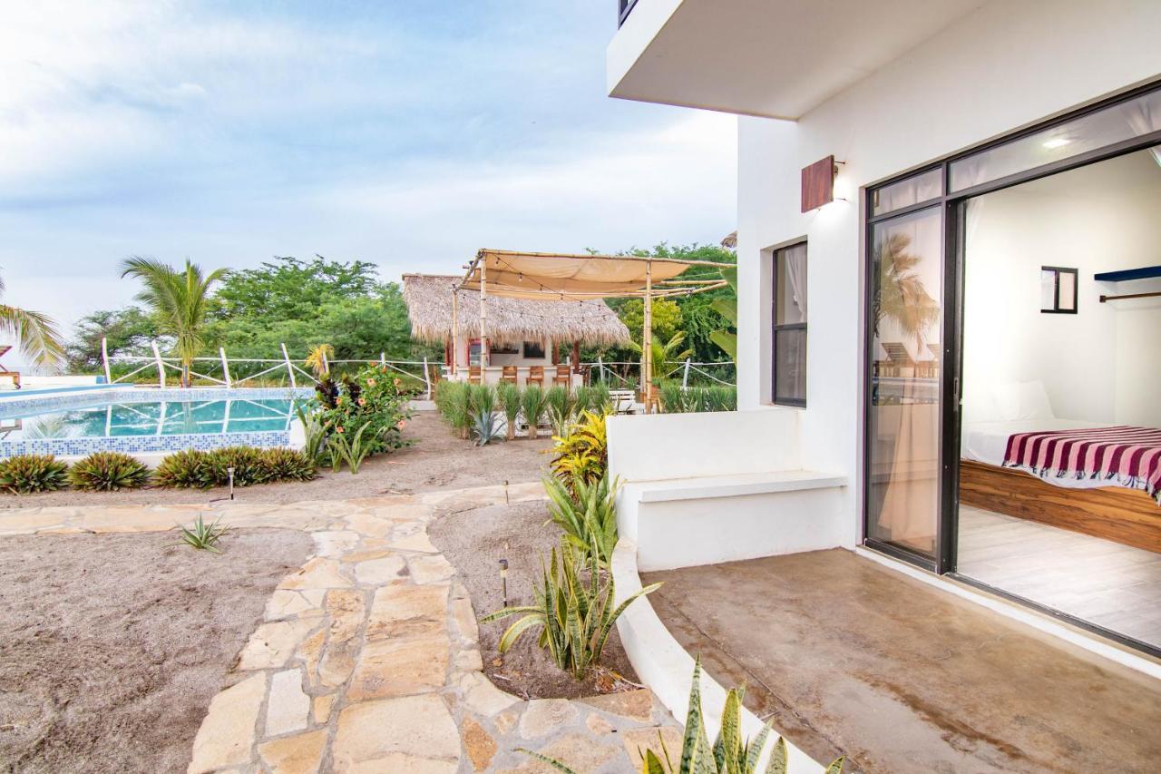 Costa Oeste Tola Exterior photo